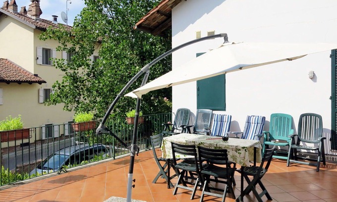 San Damiano dʼAsti Villa | Beautiful apartment in villa with pool, WIFI, TV, terrace, pets allowed, panoramic view and park...