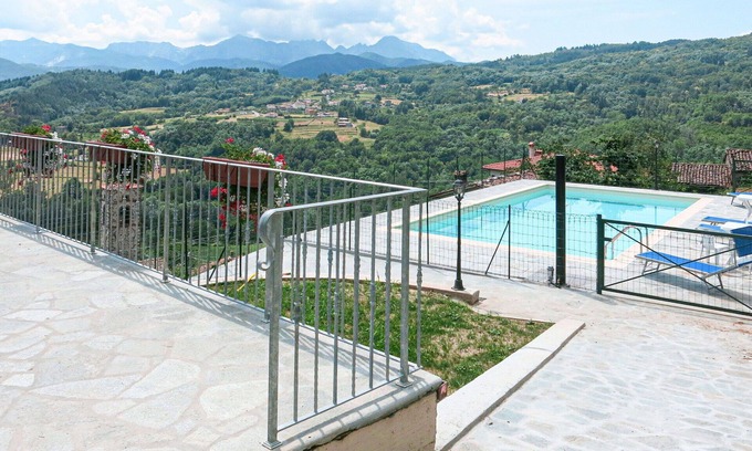 Villa Collemandina Villa | Beautiful apartment in villa for 5 people with WIFI, pool, terrace and pets allowed
