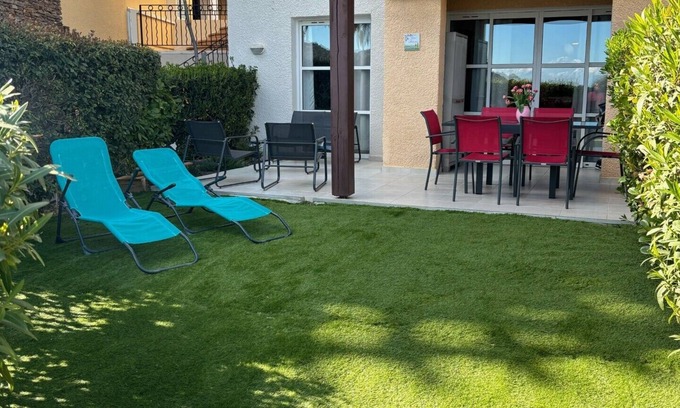 Le Dramont Apartment | Beautiful air-conditioned and renovated garden level Cap Esterel