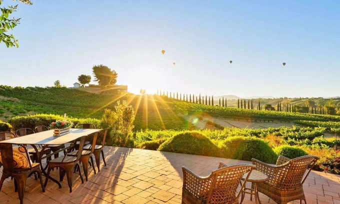 Temecula House | Beautiful Amenities-Stunning Views,Spa,LRG Kitchen!