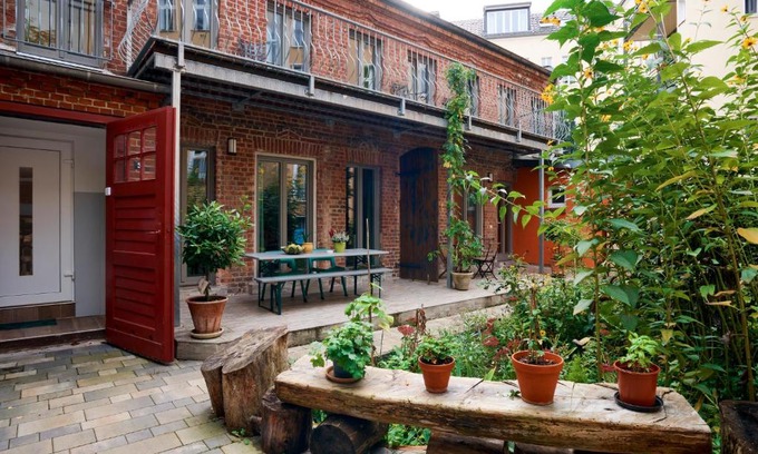 Pankow Apartment | Beautiful and Cozy Remise for up to 6 Guests