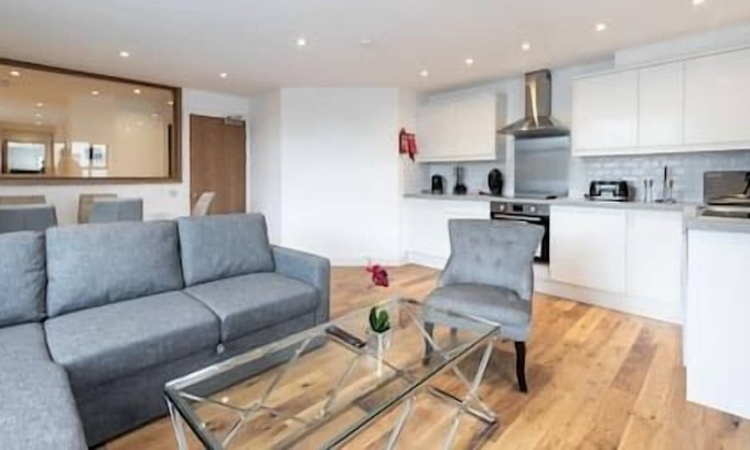 Uxbridge North Condo | Beautiful and Modern Apartment (BR2)