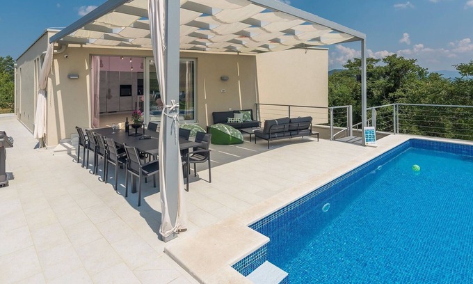 Brkac Cabin | Beautiful and modern villa with pool for 9 people near Motovun