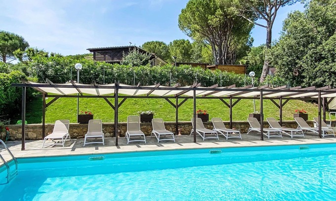 Casale Marittimo Apartment | Beautiful apartment for 4 people with pool, WIFI, TV, terrace and pets allowed