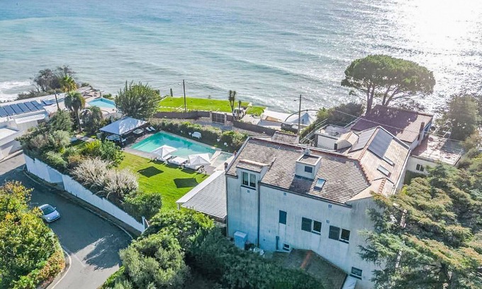 Albisola Superiore Apartment | Beautiful apartment for 6 guests with WIFI, pool, TV, patio and pets allowed