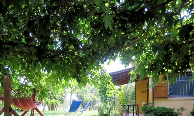Roccastrada Villa | Beautiful apartment in villa for 4 guests with pool, WIFI, TV, terrace, pets allowed and parking