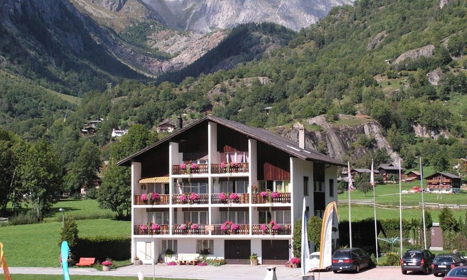 Reckingen Apartment | Beautiful apartment for 4 people with WIFI, TV, balcony and pets allowed