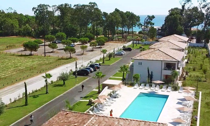 Ghisonaccia Apartment | Beautiful apartment for 6 people with pool, A/C, WIFI, TV, terrace, pets allowed and parking