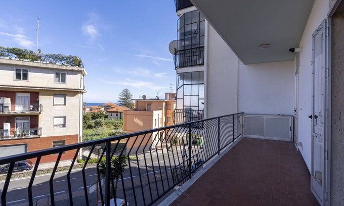 Riva Ligure Apartment | Beautiful apartment for 6 guests with A/C, WIFI, TV, balcony, pets allowed and parking