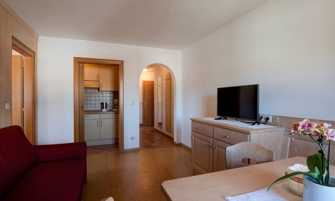 Lajen Apartment | Beautiful Apartment 7 "Zur Sonne" with Mountain View & Garden