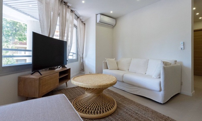 Antibes Apartment | Beautiful apartment 7P City Center Beach 250m
