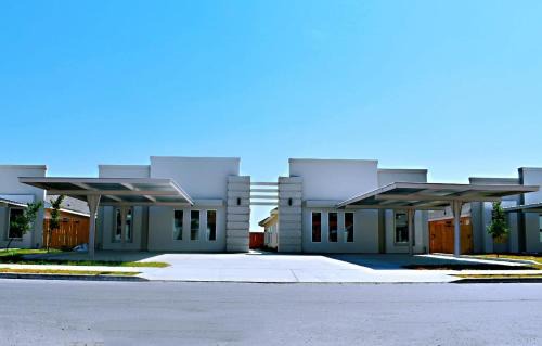 Weslaco Apartment | Beautiful apartment 9 min to Mercedes outlets