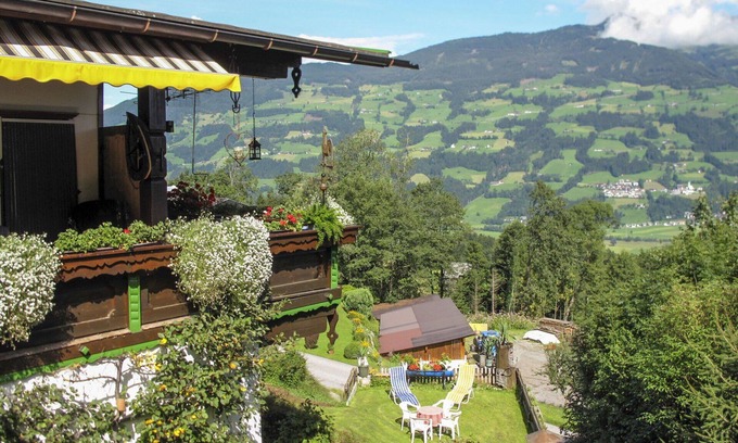 Fuegen Apartment | Beautiful apartment for 6 guests with WIFI, TV, terrace and parking