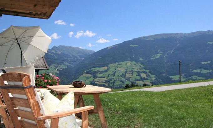 Emberg Apartment | Beautiful apartment for 5 people with WIFI, TV, terrace and parking