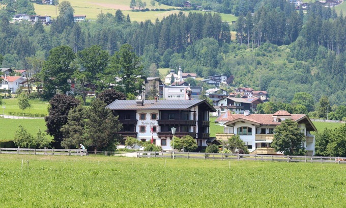 Kapfing Apartment | Beautiful apartment for 4 guests with WIFI, TV, balcony, pets allowed and panoramic view