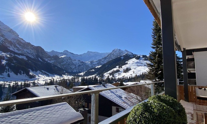Adelboden Apartment | Beautiful apartment for 6 people with WIFI, TV and balcony