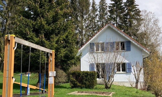 Le Bemont Apartment | Beautiful apartment for 11 people with WIFI, TV, balcony, pets allowed and parking