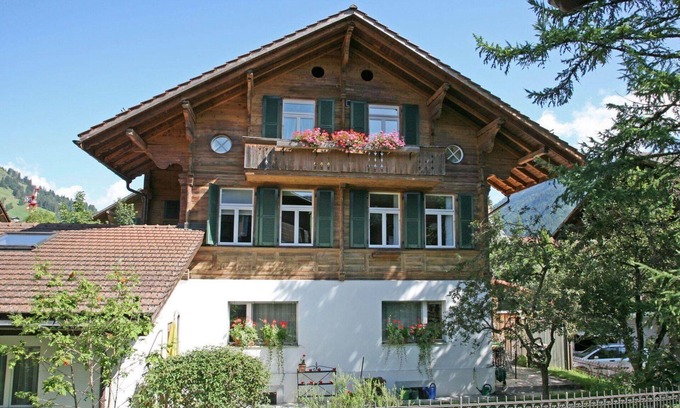 Zweisimmen Apartment | Beautiful apartment for 5 guests with WIFI and balcony