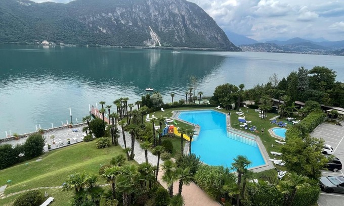 Bissone Apartment | Beautiful apartment directly on the lake in Bissone Lago di Lugano