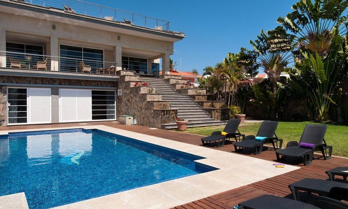 Sonnenland House | Beautiful apartment in villa for 12 people with WIFI, private pool, TV and patio