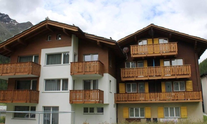 Saas Grund Apartment | Beautiful apartment for 6 guests with WIFI, TV and balcony