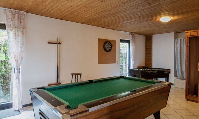 Immerath Apartment | Beautiful apartment for 7 guests with WIFI, TV, terrace, pets allowed and parking