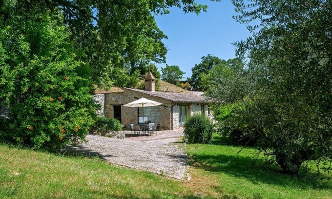 Umbertide Apartment | Beautiful apartment for 6 guests with A/C, pool, WIFI, TV, panoramic view and parking