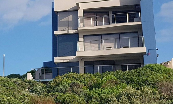 Gansbaai Apartment | Beautiful apartment for 4 guests with pool, WIFI, TV, terrace and parking