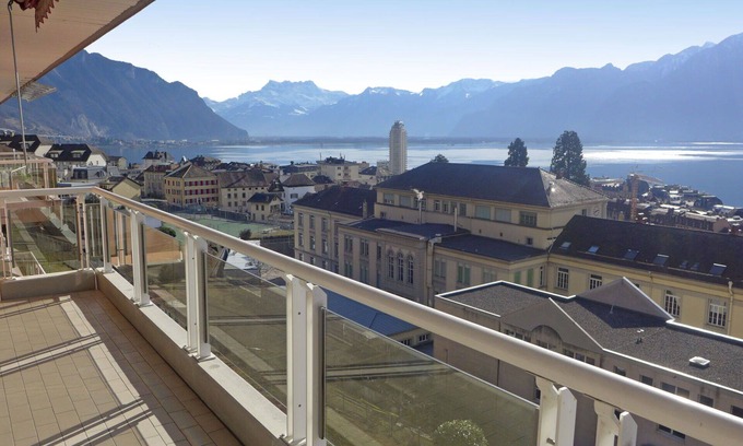 Montreux Apartment | Beautiful apartment for 5 people with WIFI, TV, balcony, pets allowed and panoramic view