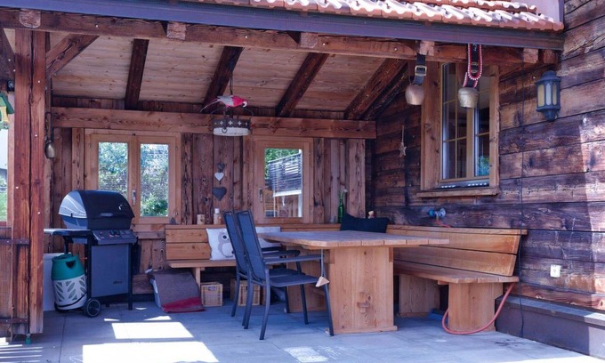 Grisons Apartment | Beautiful apartment for 10 guests with WIFI, TV, balcony and parking