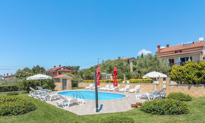 Brnobici Apartment | Beautiful apartment for 3 people with WIFI, pool, TV, terrace and parking