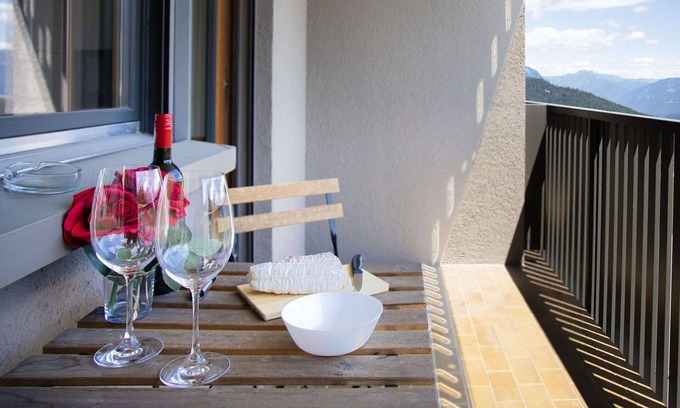 Falera Apartment | Beautiful apartment for 2 people with WIFI, pool, TV, balcony, pets allowed and panoramic view