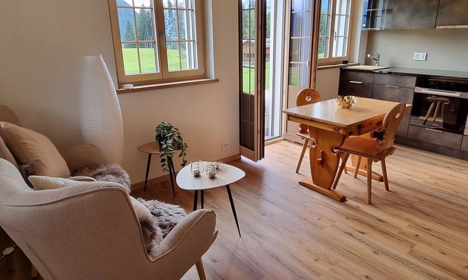 Saanen Apartment | Beautiful apartment for 2 people with WIFI and balcony