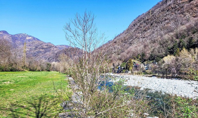 Losone Apartment | Beautiful apartment for 3 people with WIFI, TV, balcony, pets allowed and panoramic view