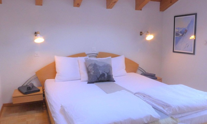 Taesch Apartment | Beautiful apartment for 6 guests with WIFI, TV and balcony