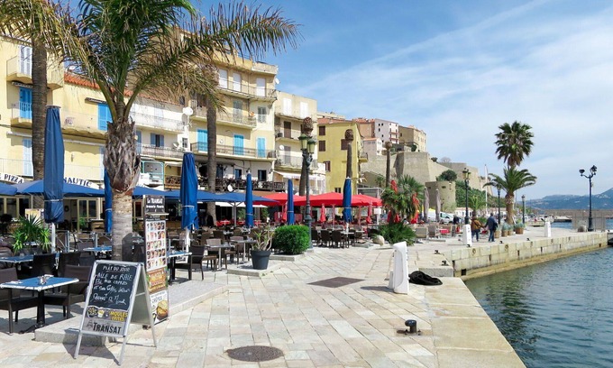 Calvi Apartment | Beautiful apartment for 2 people with pool, WIFI, A/C and terrace