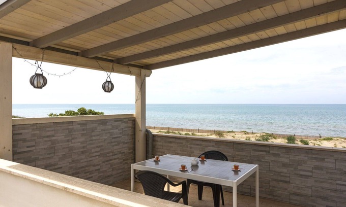 Torvaianica Apartment | Beautiful apartment for 3 guests with A/C, TV and terrace