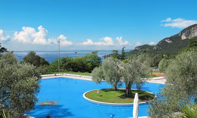 Corno Apartment | Beautiful apartment for 3 people with A/C, pool, WIFI, TV, patio and parking
