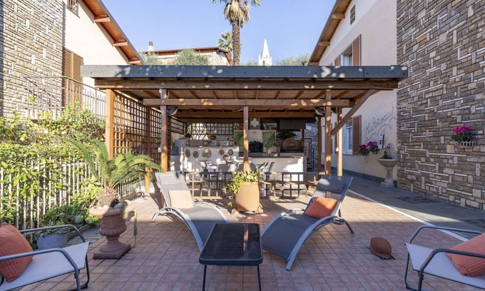 Taggia Apartment | Beautiful apartment for 10 people with WIFI, TV, panoramic view and parking