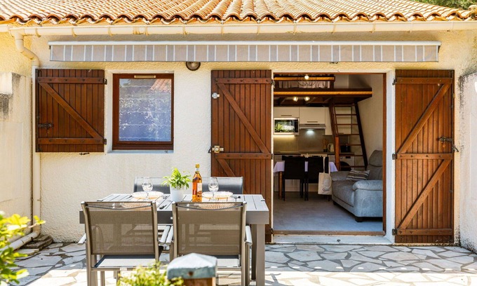 Les Mathes Apartment | Beautiful apartment for 4 people with WIFI, TV, terrace and parking