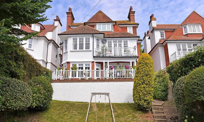 Eastbourne Apartment | Beautiful apartment with wonderful outside space and coastal views