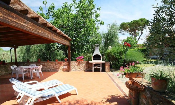 Guistrigona Villa | Beautiful apartment in villa for 3 guests with WIFI, A/C, TV, patio, pets allowed and parking