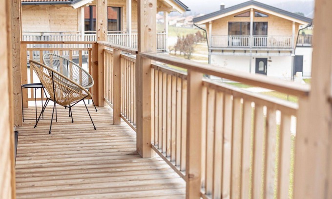 Inzell House | Beautiful apartment in villa for 10 guests with WIFI, TV, patio and parking