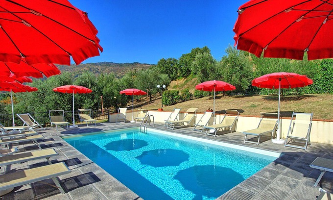 Montebonello Villa | Beautiful apartment in villa for 6 guests with pool, WIFI, TV, veranda, pets allowed and parking