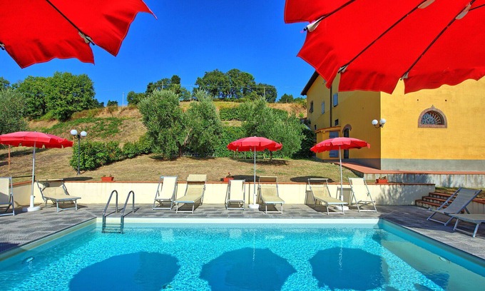 Pontassieve Villa | Beautiful apartment in villa for 2 guests with WIFI, A/C, pool, TV, pets allowed and panoramic v.