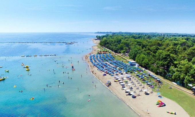 Grado House | Beautiful apartment in villa for 7 guests with A/C, pool, WIFI, terrace and parking