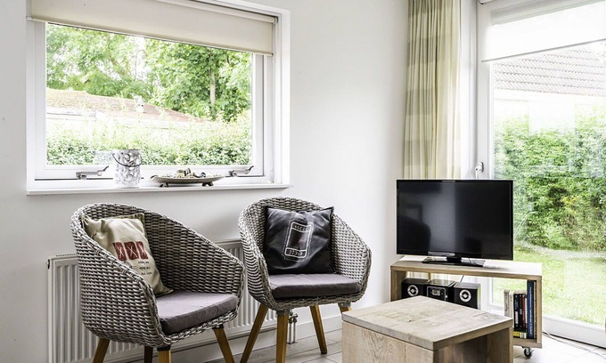 Municipality of Vlissingen House | Beautiful apartment in villa for 4 people with WIFI, TV, terrace, pets allowed and parking