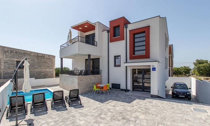 Vrsi Apartment | Beautiful apartment in Vrsi with WiFi