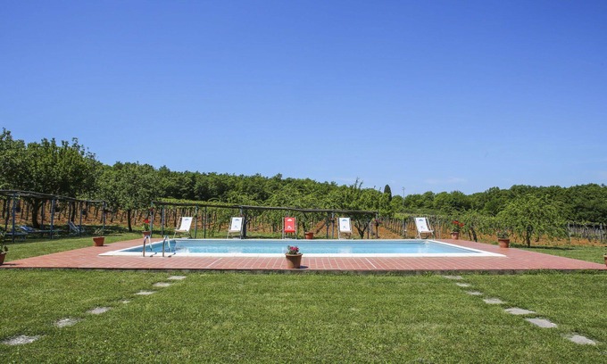 Monteriggioni Villa | Beautiful apartment in villa with WIFI, pool, TV, patio, pets allowed and panoramic view