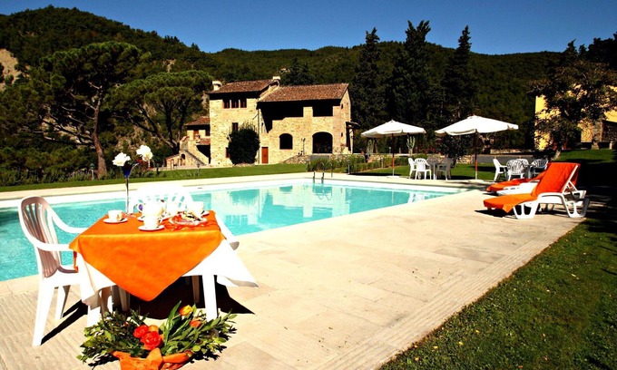 Dicomano Apartment | Beautiful apartment for 2 guests with pool, WIFI, TV and pets allowed